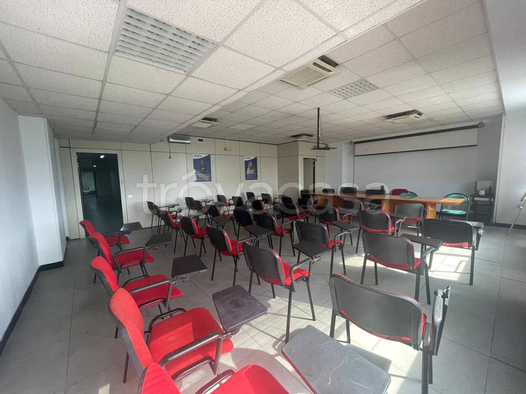 ufficio in affitto a Caserta in zona Acquaviva