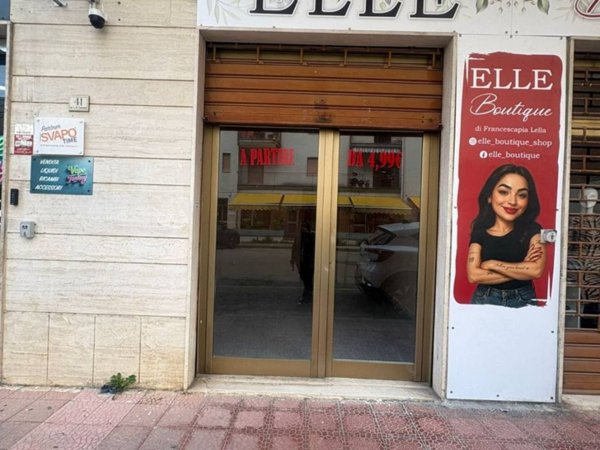 negozio in affitto a Caserta