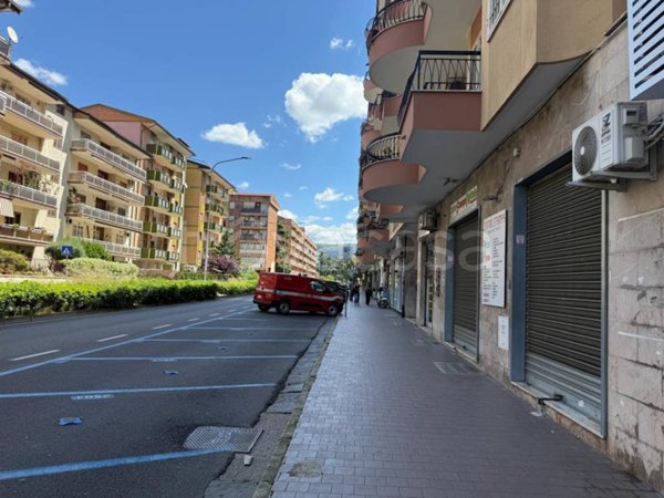 negozio in affitto a Caserta in zona Centro Città