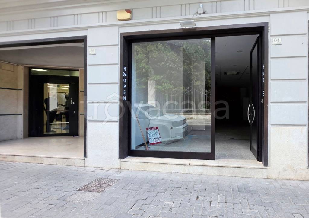 negozio in affitto a Caserta in zona Centro Città