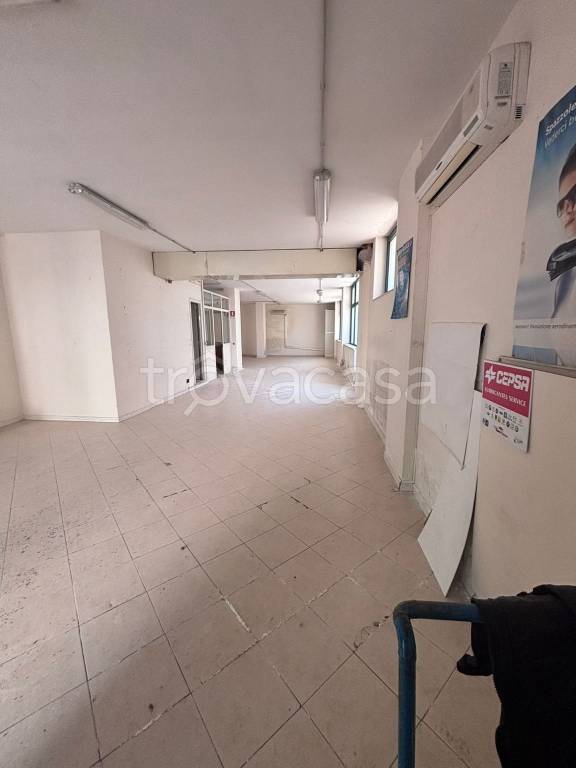 negozio in affitto a Caserta in zona Falciano