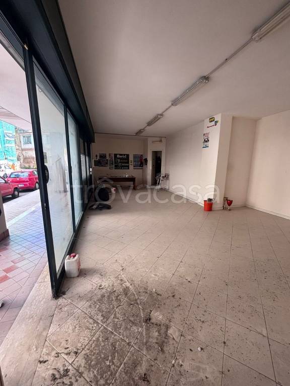 negozio in affitto a Caserta in zona Falciano