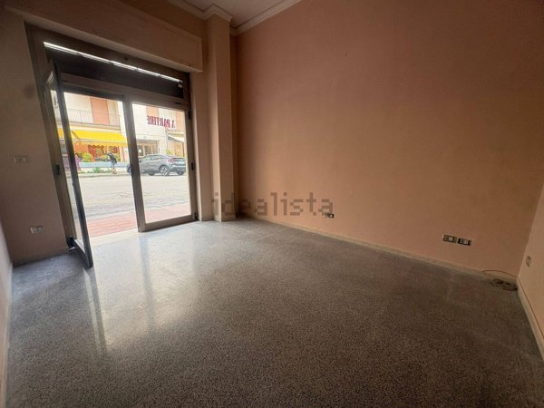 locale commerciale in affitto a Caserta in zona Ospedale