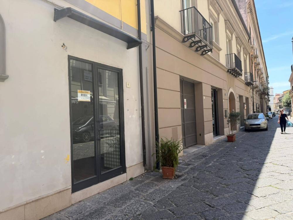 negozio in affitto a Caserta in zona Centro Città