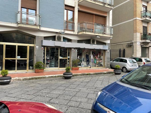 negozio in affitto a Caserta in zona Centro Città
