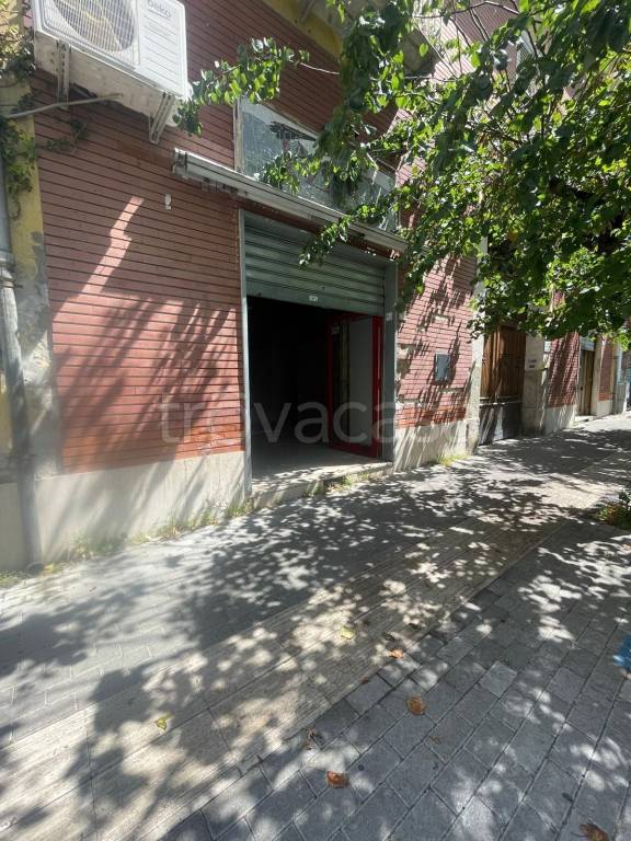 negozio in affitto a Caserta in zona Centro Città