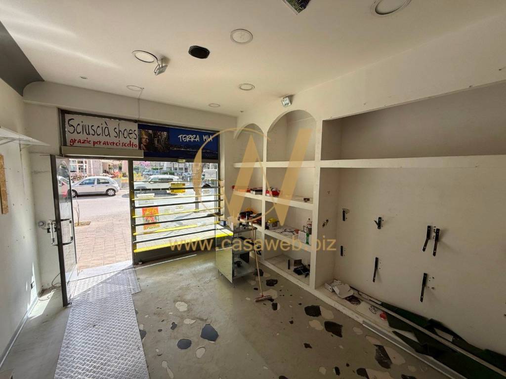 negozio in affitto a Caserta in zona Acquaviva