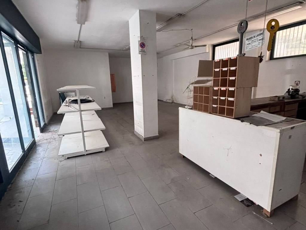 negozio in affitto a Caserta