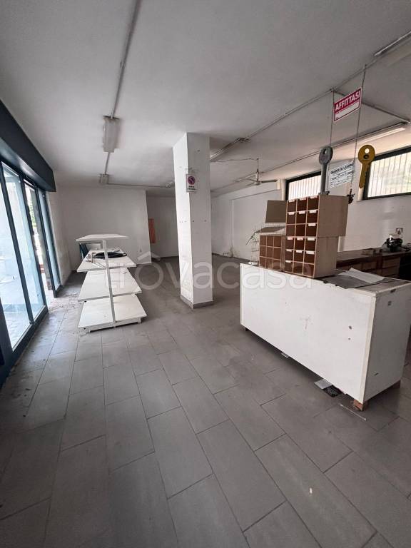 negozio in affitto a Caserta in zona Falciano