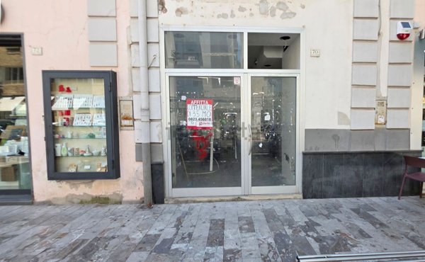 locale commerciale in affitto a Caserta in zona Centro Città
