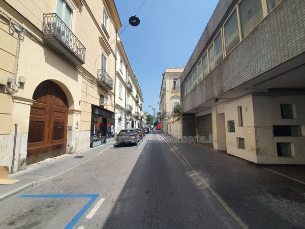locale commerciale in affitto a Caserta in zona Centro Città