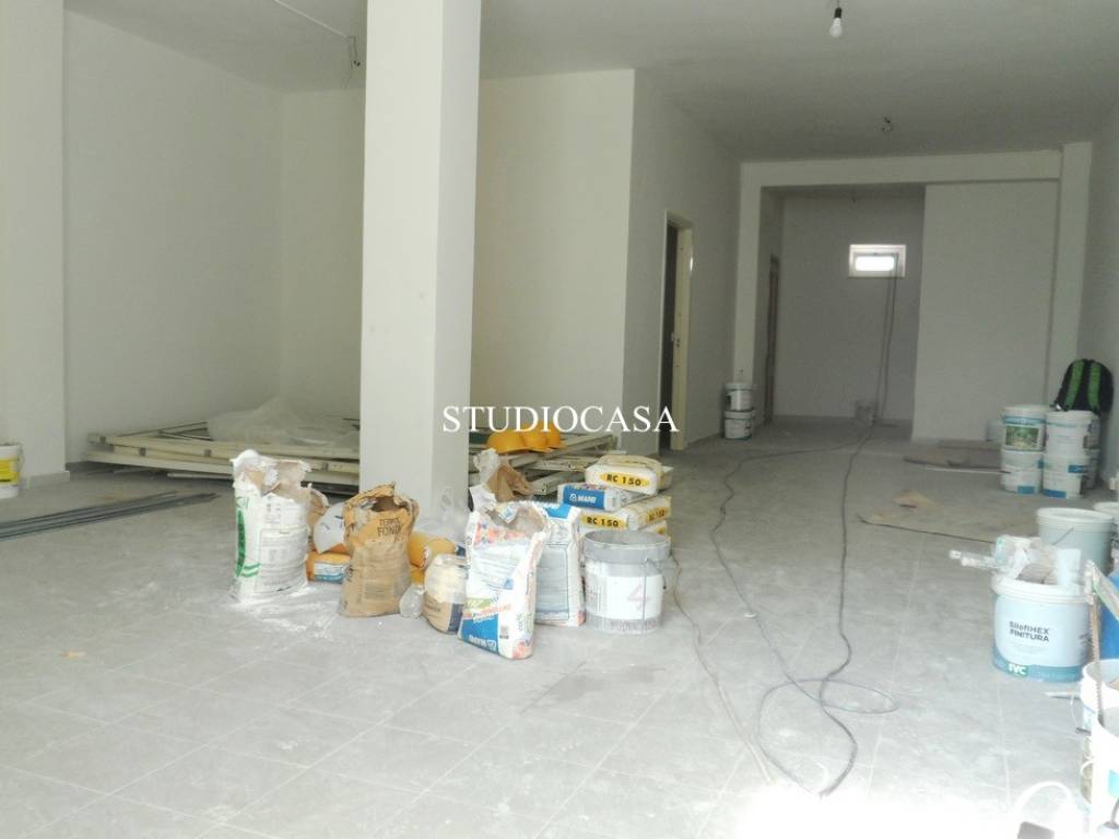 negozio in affitto a Caserta in zona San Clemente