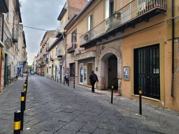 negozio in affitto a Caserta in zona Centro Città