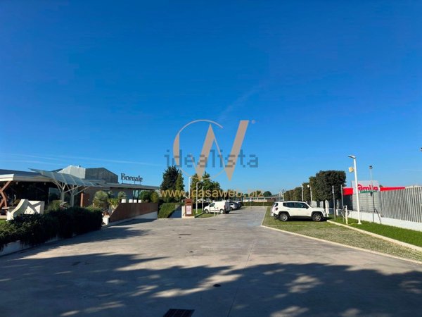 locale commerciale in affitto a Caserta in zona Acquaviva
