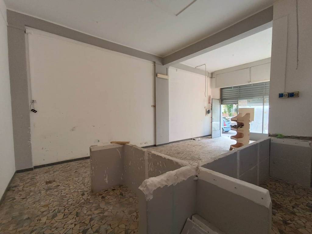 negozio in affitto a Caserta in zona Ospedale