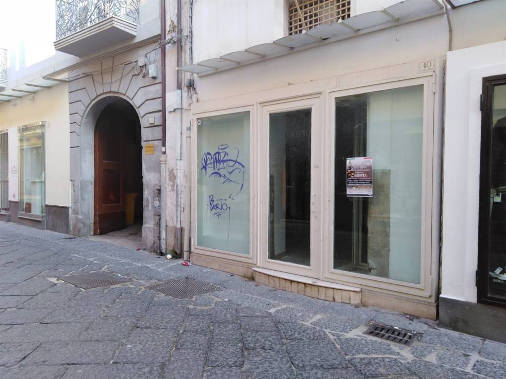 negozio in affitto a Caserta in zona Centro Città