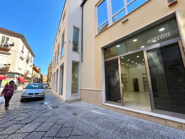 locale commerciale in affitto a Caserta in zona Centro Città