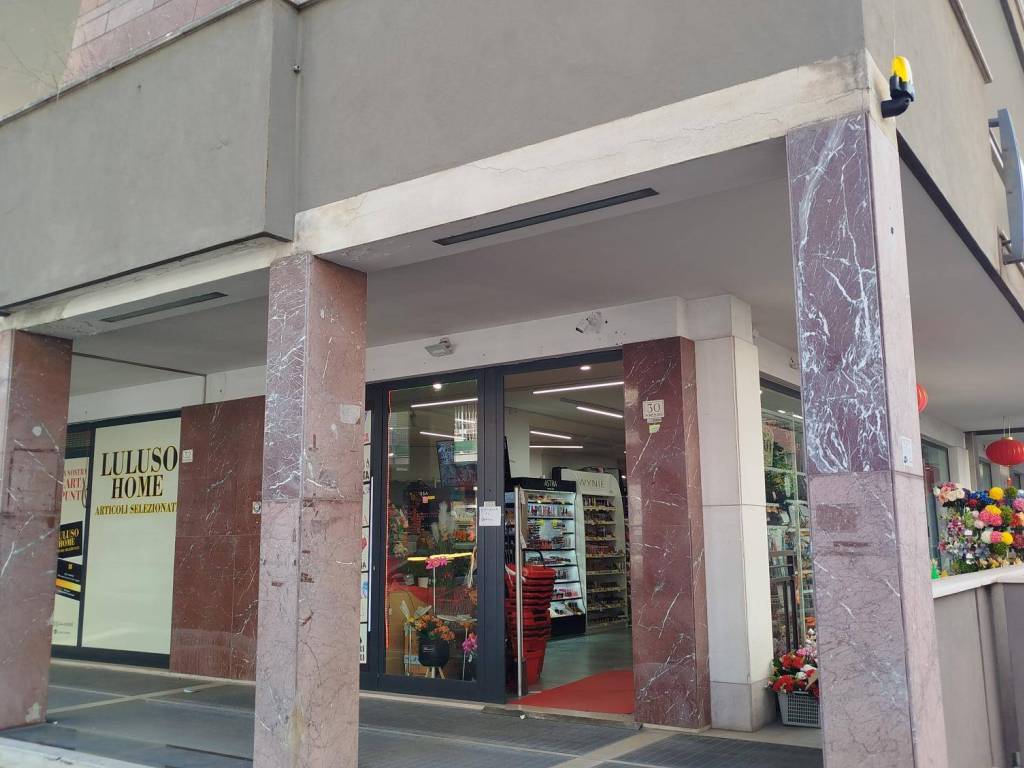 locale commerciale in affitto a Caserta in zona Centro Città