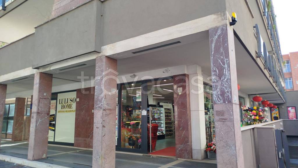 locale commerciale in affitto a Caserta in zona Centro Città