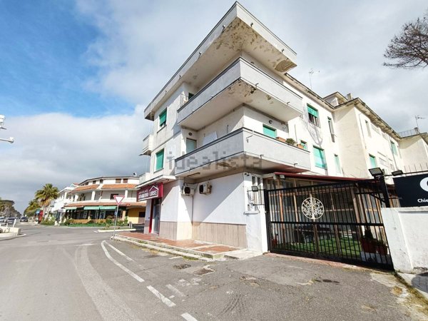 locale commerciale in affitto a Castel Volturno