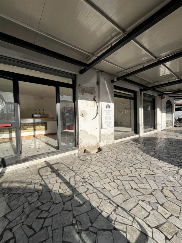 negozio in affitto a Castel Volturno in zona Pineta Grande