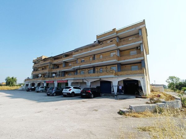 locale commerciale in affitto a Castel Volturno