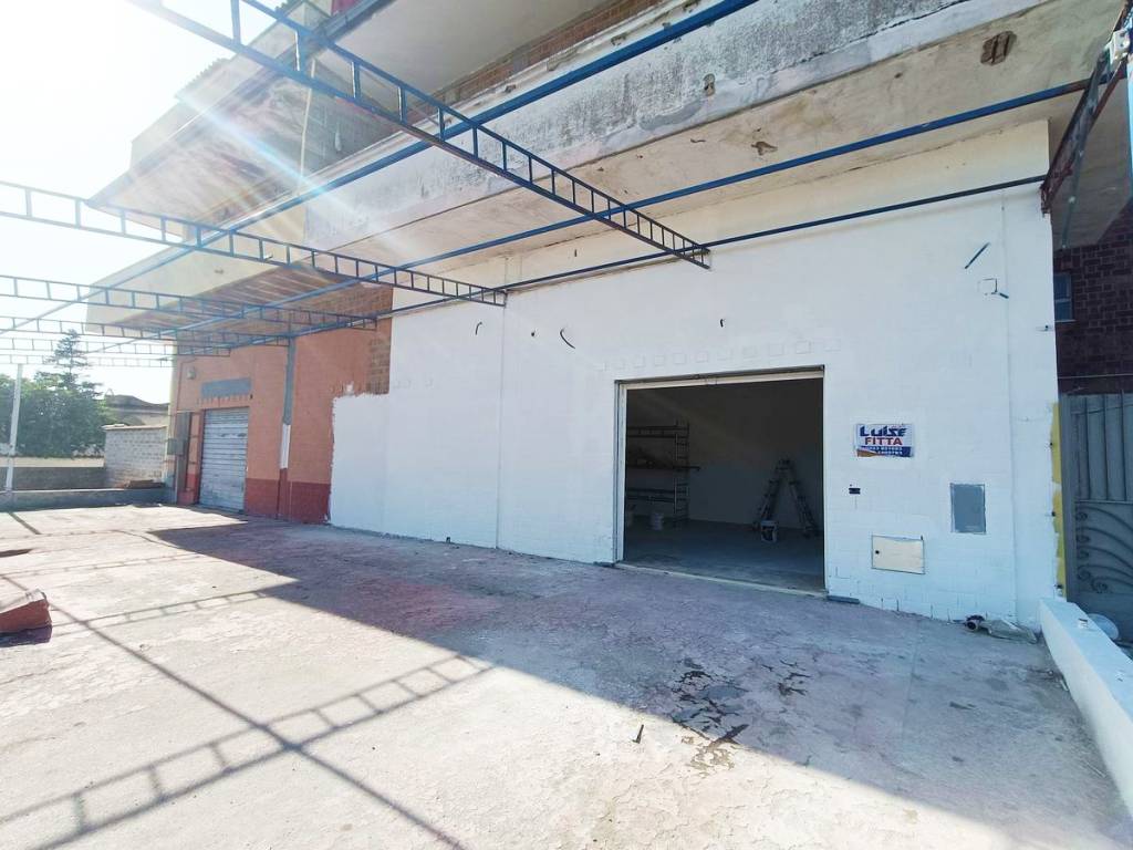 negozio in affitto a Castel Volturno