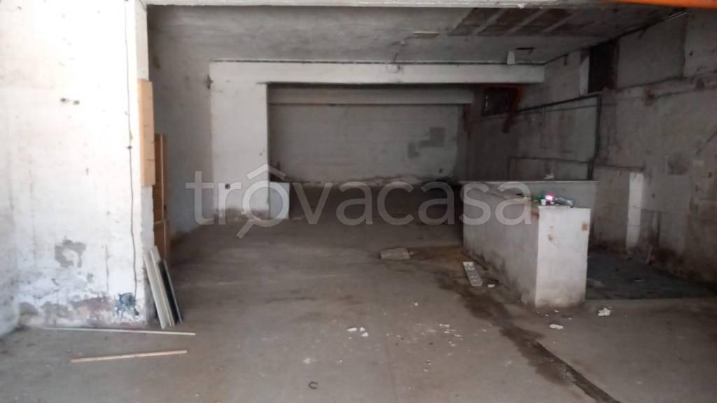 locale commerciale in affitto a Castel Volturno