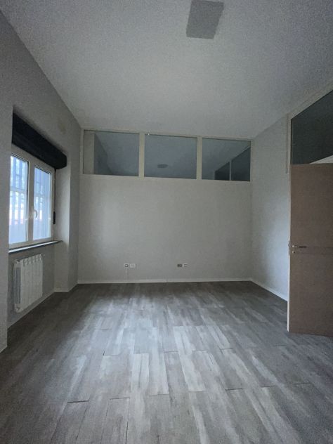 locale commerciale in affitto a Castel Volturno