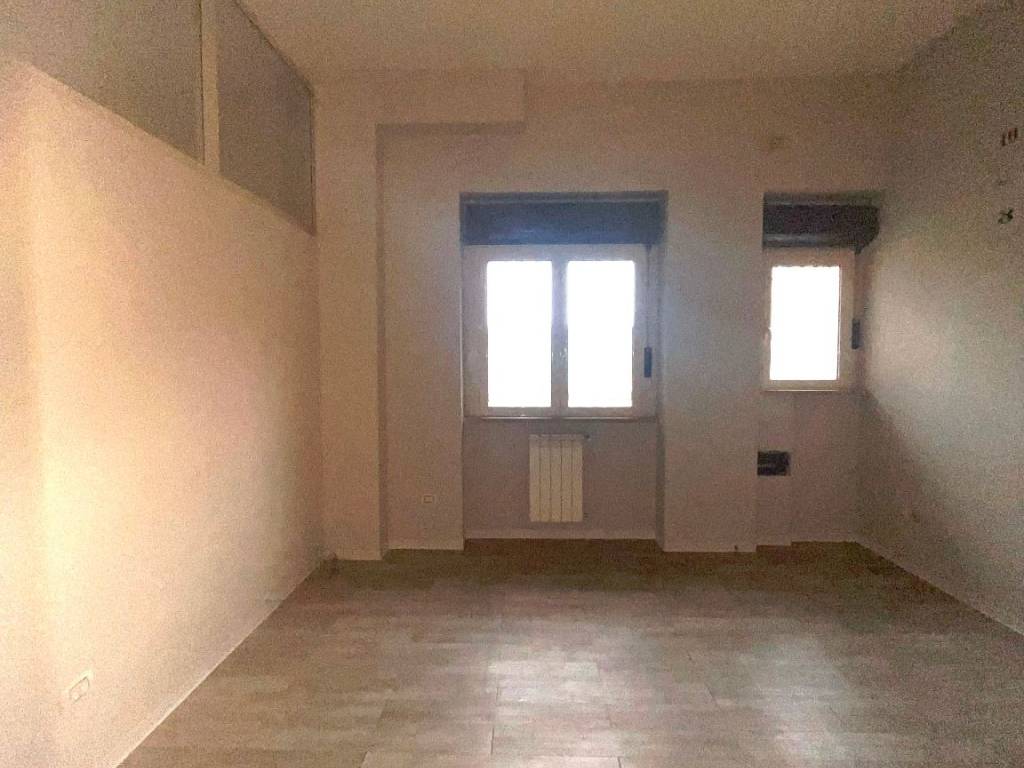 negozio in affitto a Castel Volturno