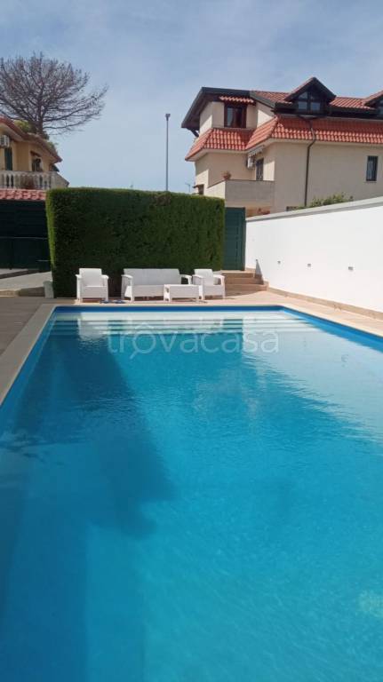 casa indipendente in affitto a Castel Volturno