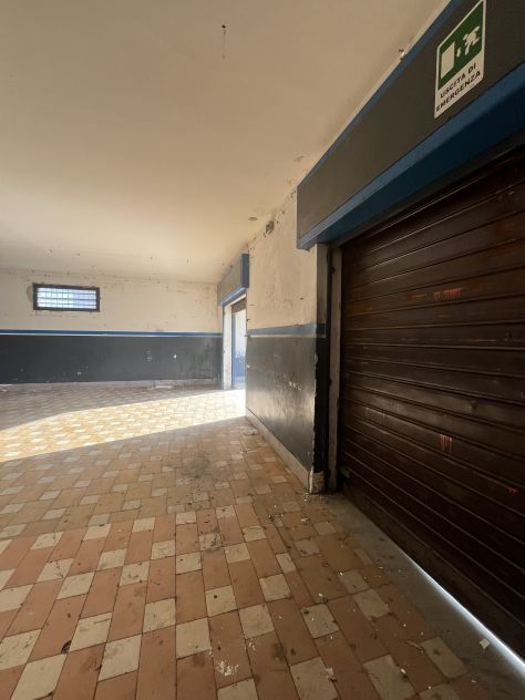 locale commerciale in affitto a Castel Volturno