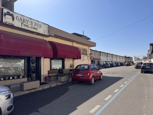 negozio in affitto a Castel Volturno in zona Villaggio Coppola