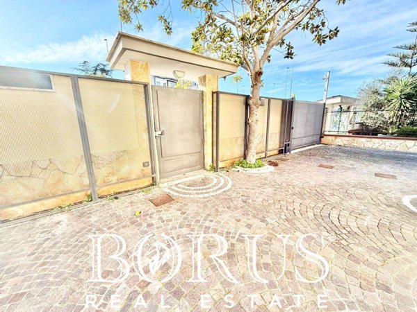 locale commerciale in affitto a Castel Volturno