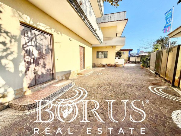 locale commerciale in affitto a Castel Volturno