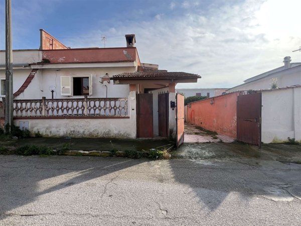 casa indipendente in affitto a Castel Volturno in zona Ischitella