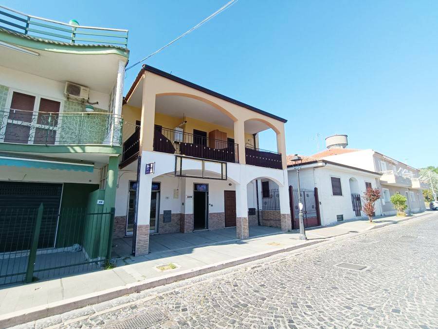 negozio in affitto a Castel Volturno