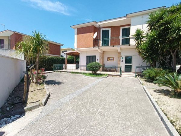 casa indipendente in affitto a Castel Volturno
