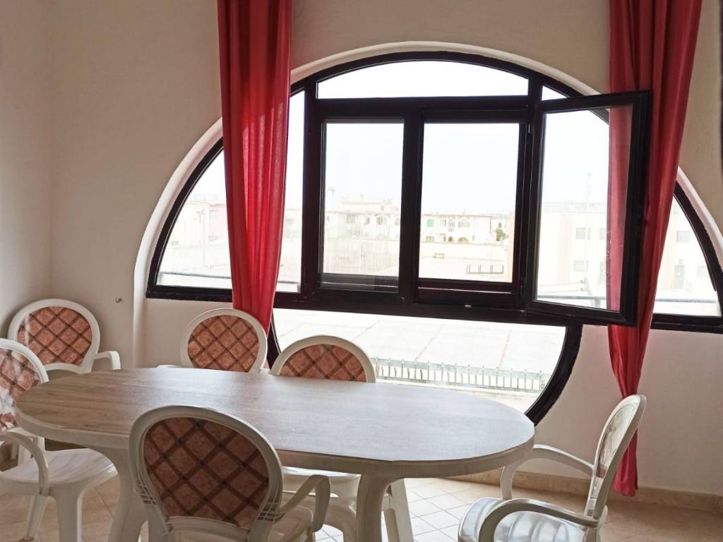 intera palazzina in affitto a Castel Volturno in zona Villaggio Coppola
