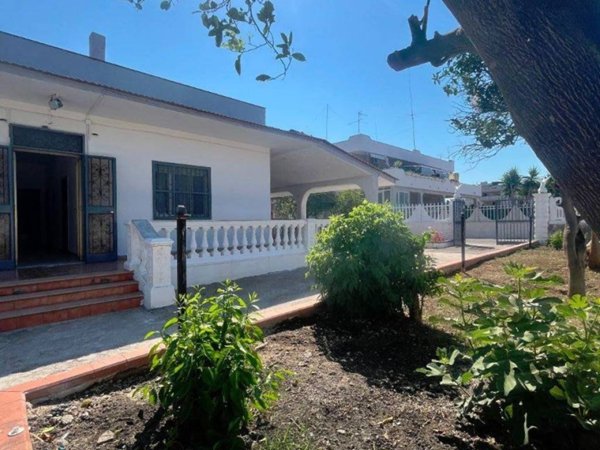 casa indipendente in affitto a Castel Volturno in zona Villaggio Coppola