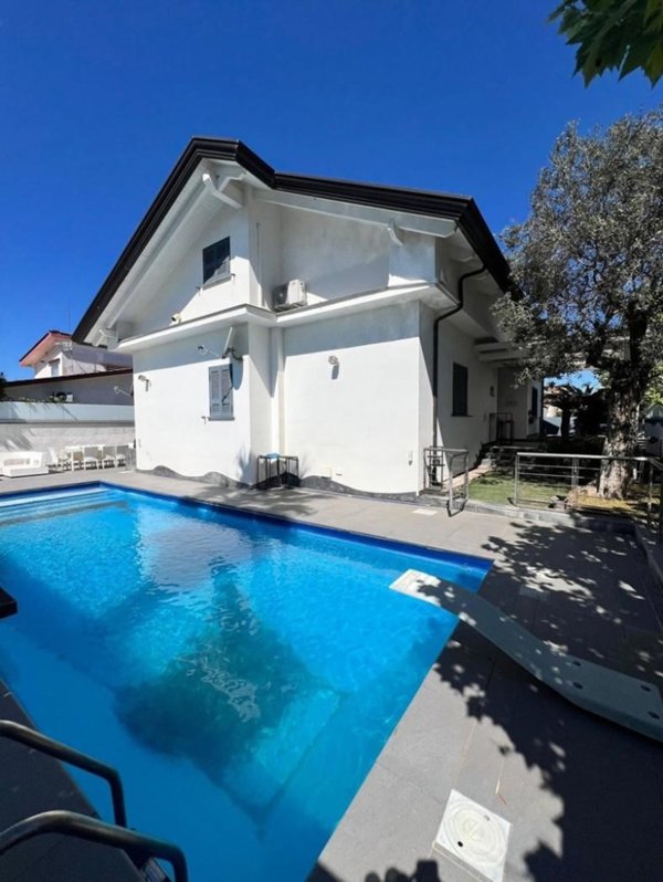 casa indipendente in affitto a Castel Volturno in zona Villaggio Coppola