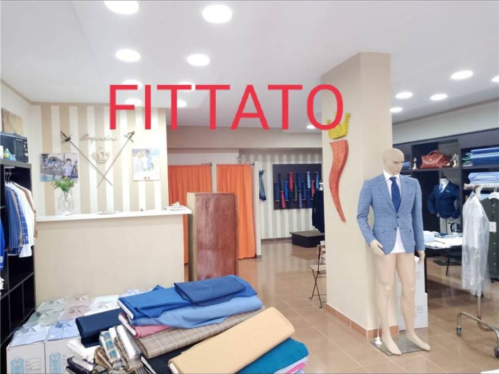 negozio in affitto a Cesa