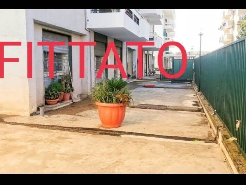 negozio in affitto a Cesa