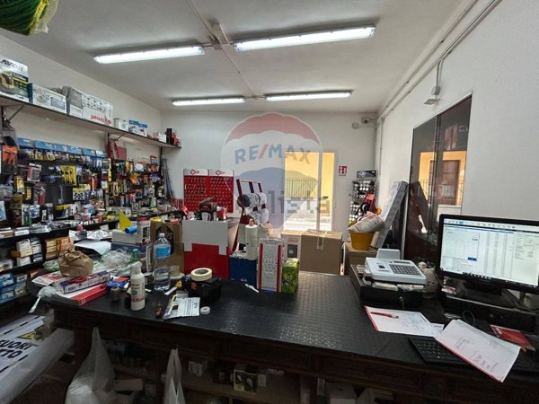 locale commerciale in affitto a Cesa