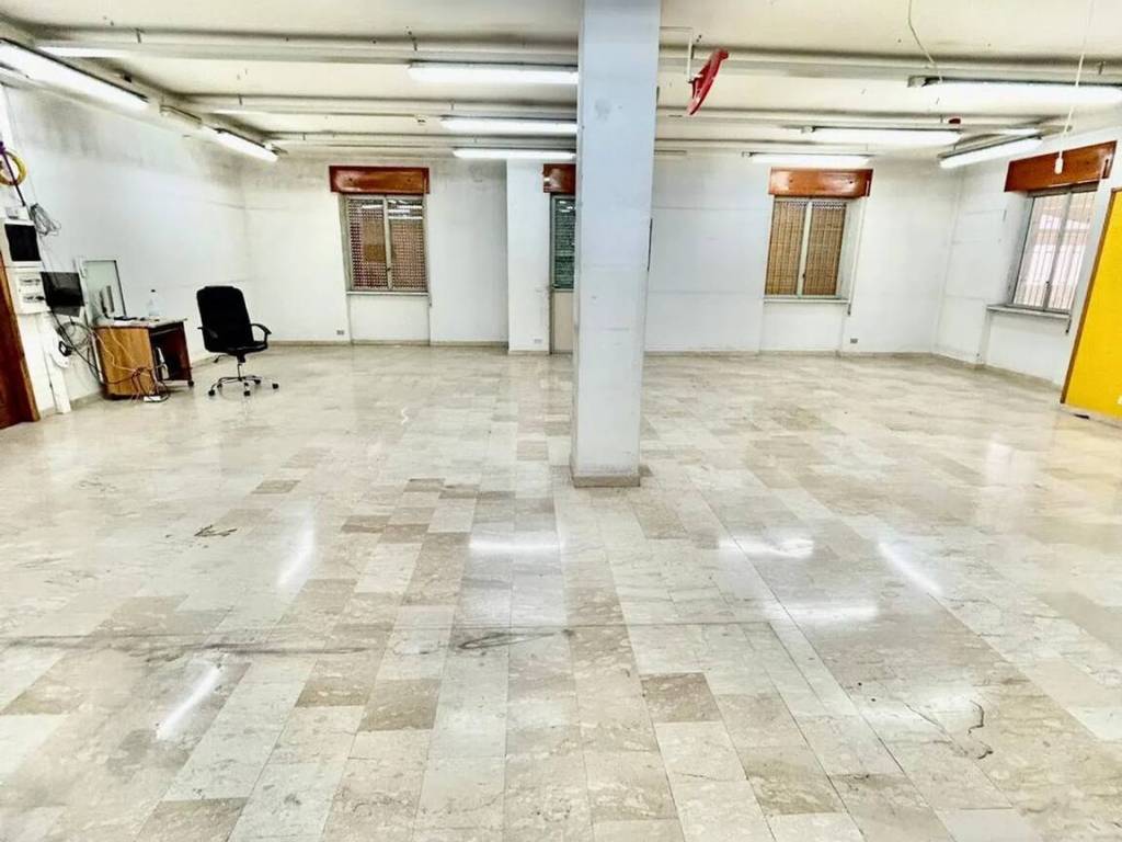 negozio in affitto a Cesa