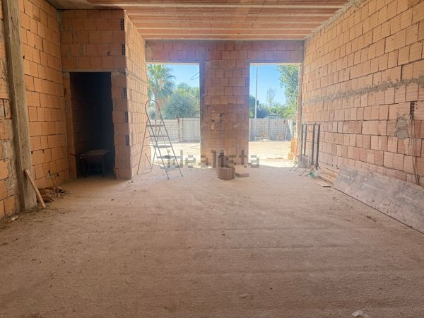 locale commerciale in affitto a Cesa