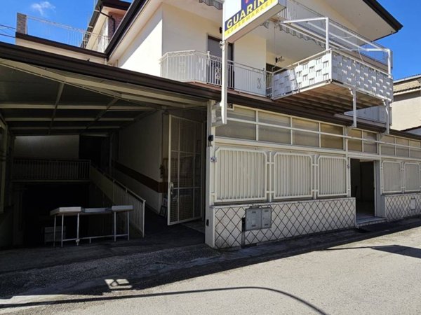 negozio in affitto a Cesa