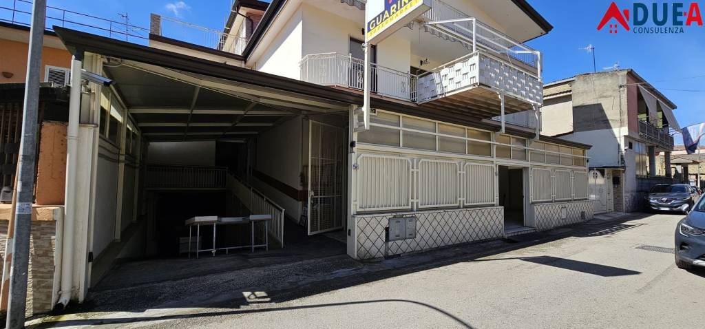 negozio in affitto a Cesa