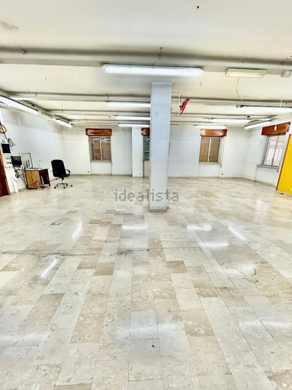 locale commerciale in affitto a Cesa