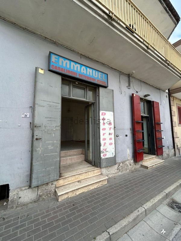 locale commerciale in affitto a Cesa